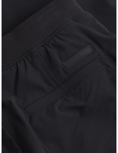 Pantaloni jogger uomo in tessuto tecnico K10K113809 Calvin Klein